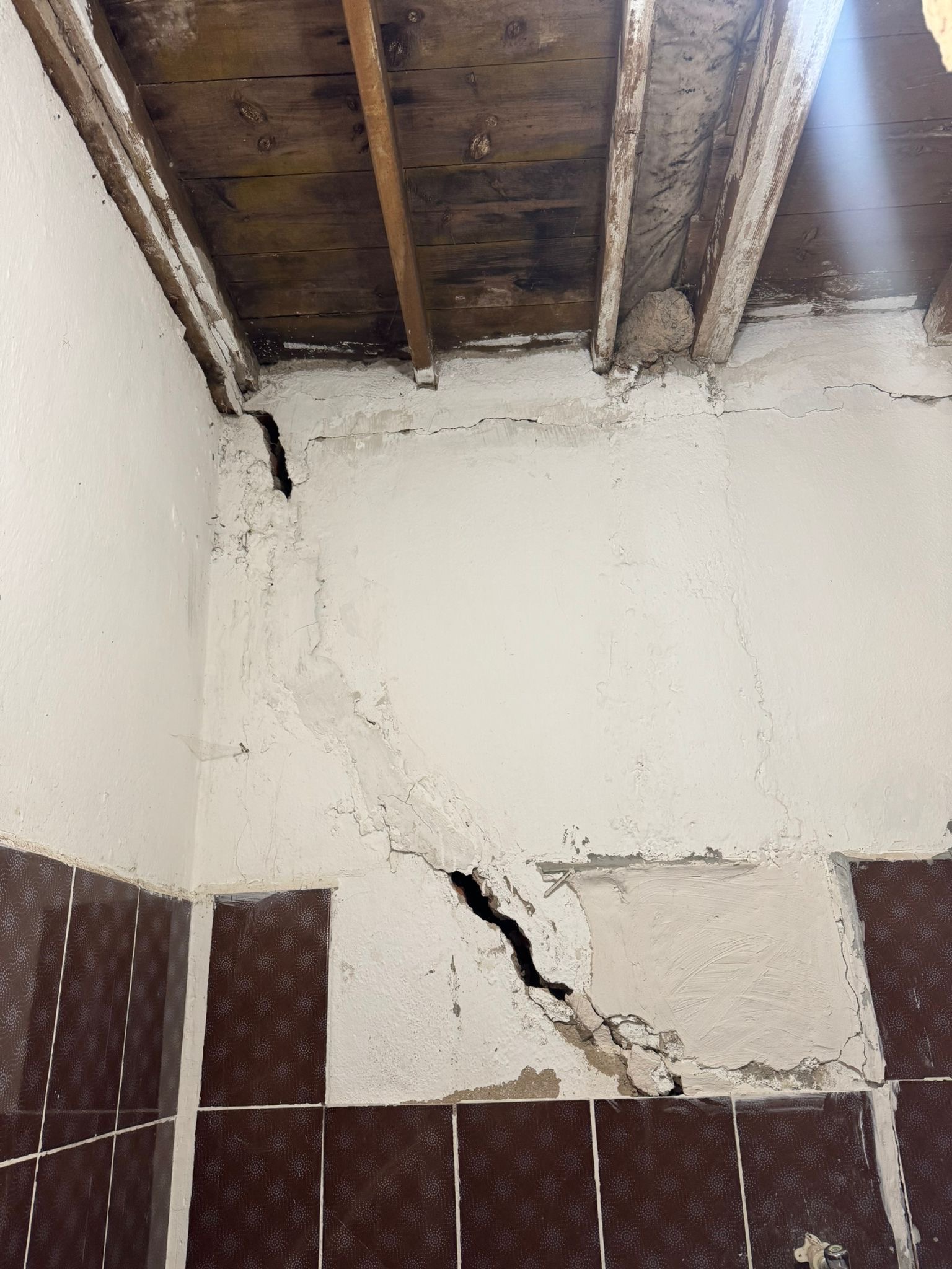 Deprem hasari - Earthquake damage campaign photo, 7 of 8