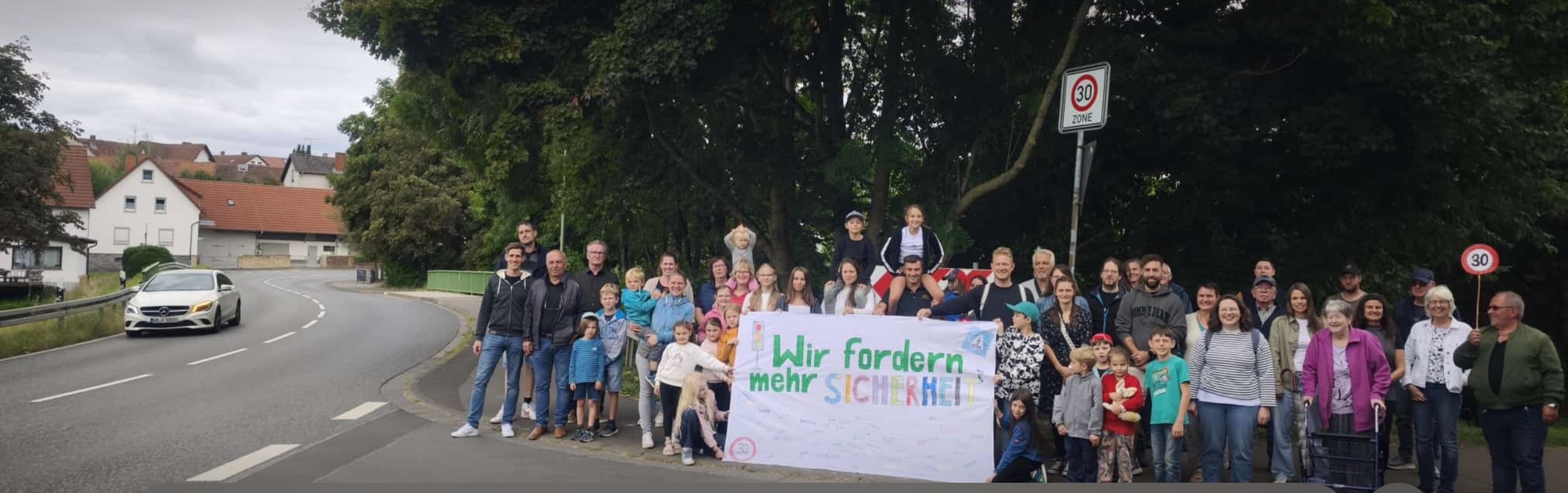 Stationärer Geschwindigkeitsmesser Ortseingang Flensungen campaign photo, 5 of 5