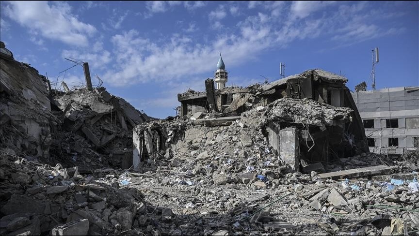 Help Khaled's family to save their life from this fierce war photo