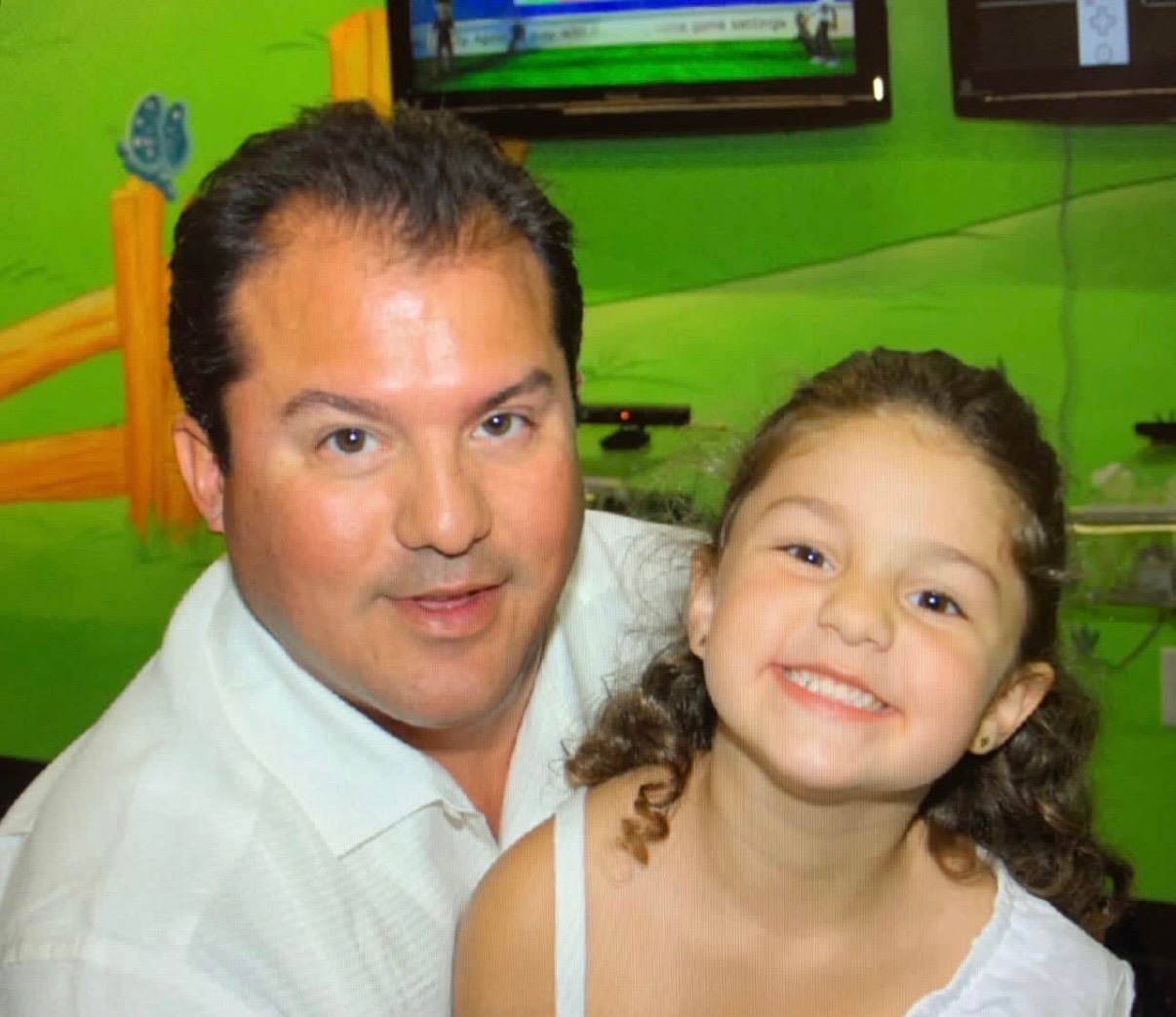 Support Mia and Zoe after David's passing campaign photo, 4 of 5