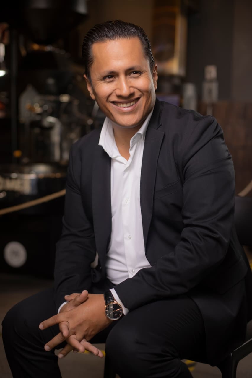 Ayuda a Vladimir Curiel,pianista a vencer cáncer de páncreas campaign photo, 2 of 4