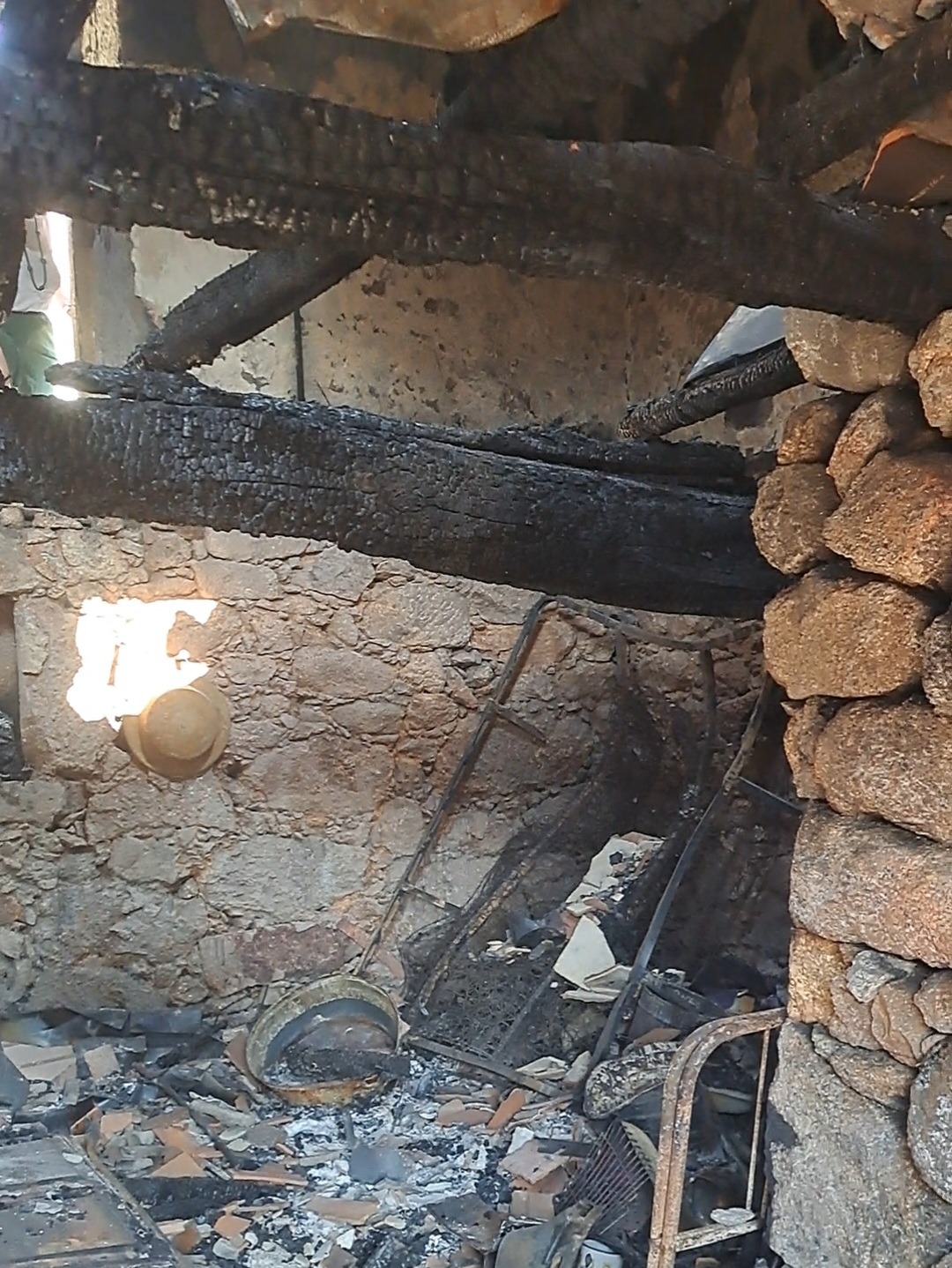 Ajuda para reconstruir a casa da D. Alice após os incêndios campaign photo, 5 of 6