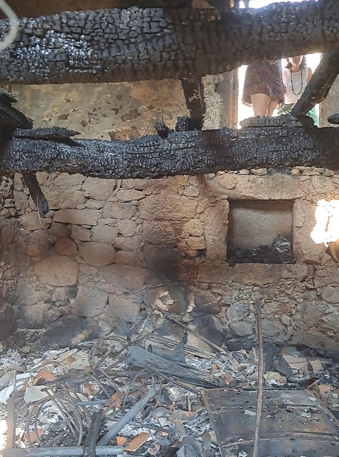 Ajuda para reconstruir a casa da D. Alice após os incêndios campaign photo, 2 of 6