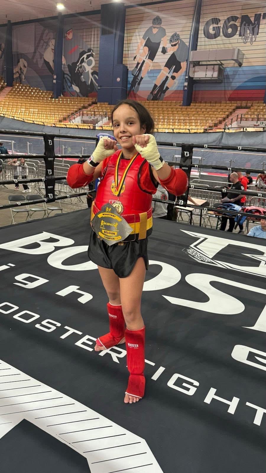 Steun Oumnia (12) naar het WK Muay Thai in Abu Dhabi campaign photo, 2 of 4