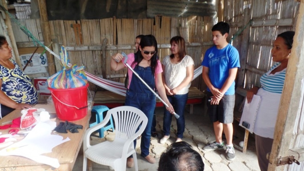 Manos solidarias para Ecuador photo