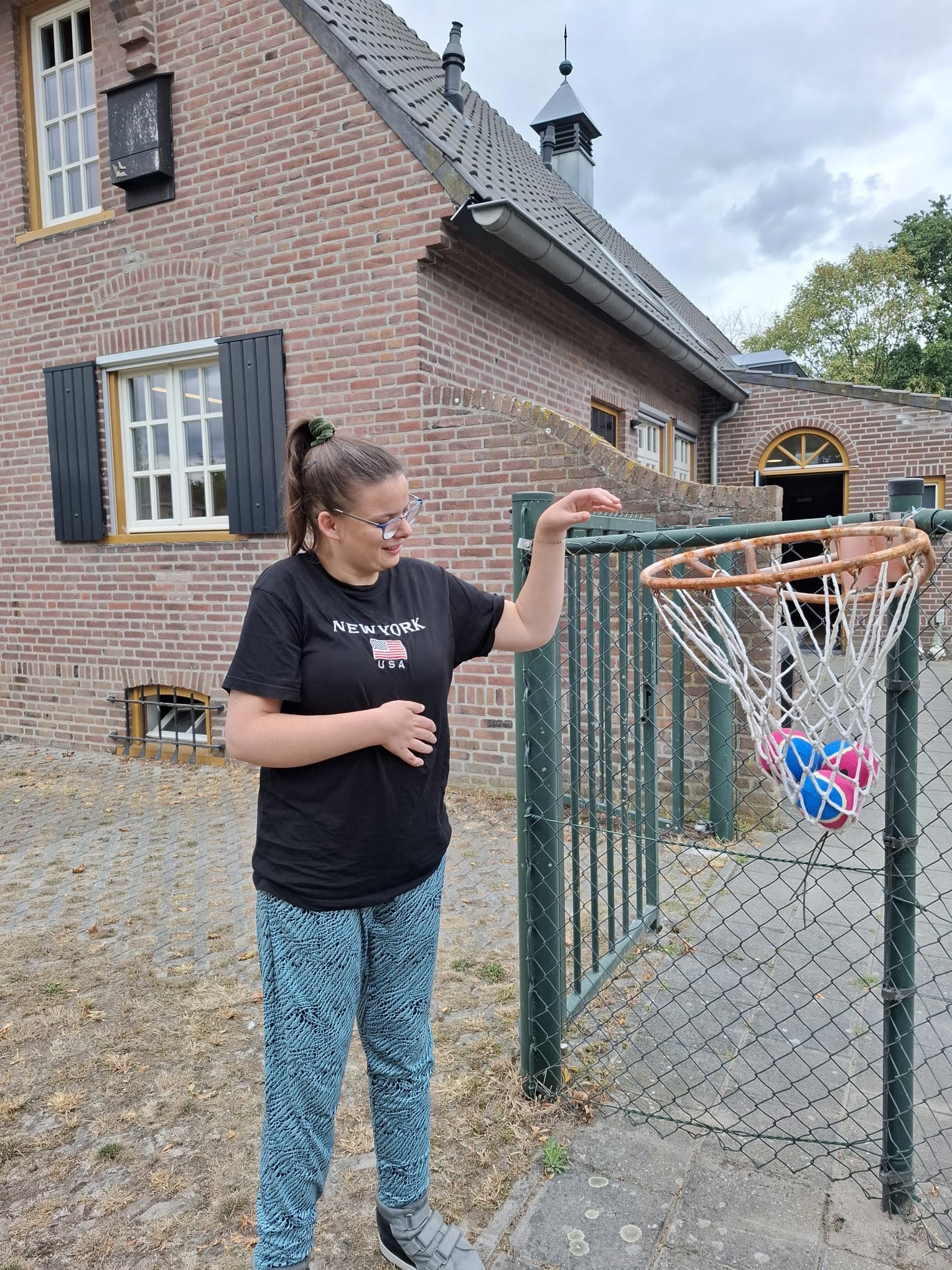 Help mijn lieve zus op haar dagbesteding te blijven campaign photo, 2 of 7