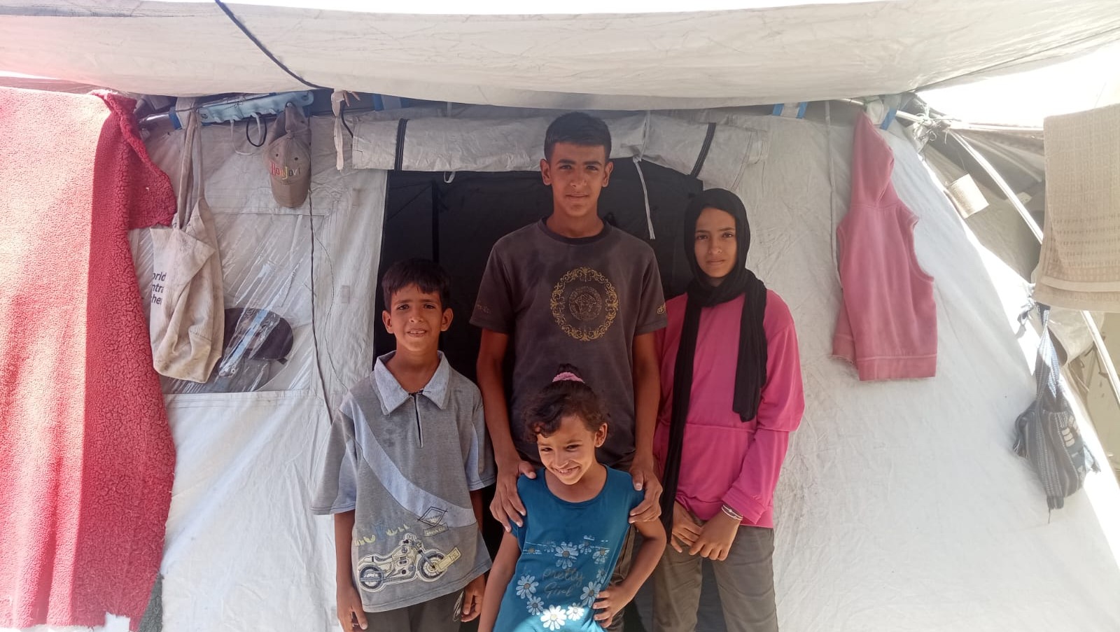 story of Hanan and her children with hunger, fear and war photo