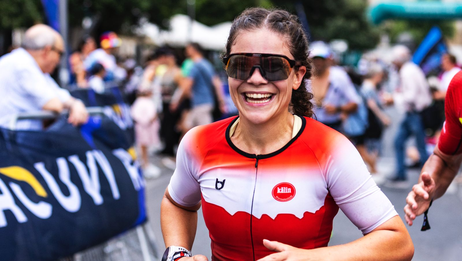 Volle Konzentration auf der Strecke und trotzdem jede Menge Lachen  dazwischen. Teamwork, Adrenalin und jede Menge Spaß - welcome to the  Porsche World Roadshow 🕺🕺🕺 #Instructorlife #PorscheWorldRoadshow ..., image size:1600x903