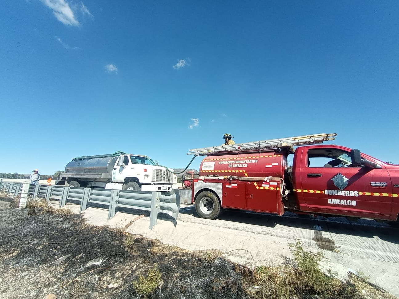 AYUDANOS A LLEVAR UN CAMIÓN DE BOMBEROS A AMEALCO campaign photo, 6 of 8