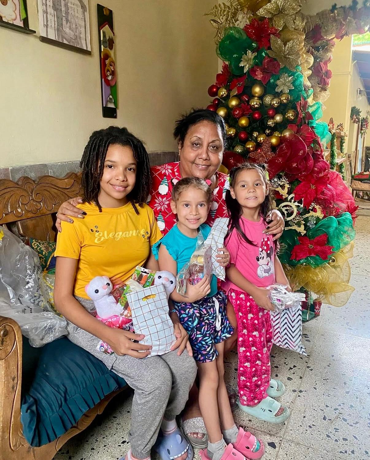 Unidos por la Navidad de los niños de Maracay, Venezuela campaign photo, 6 of 8