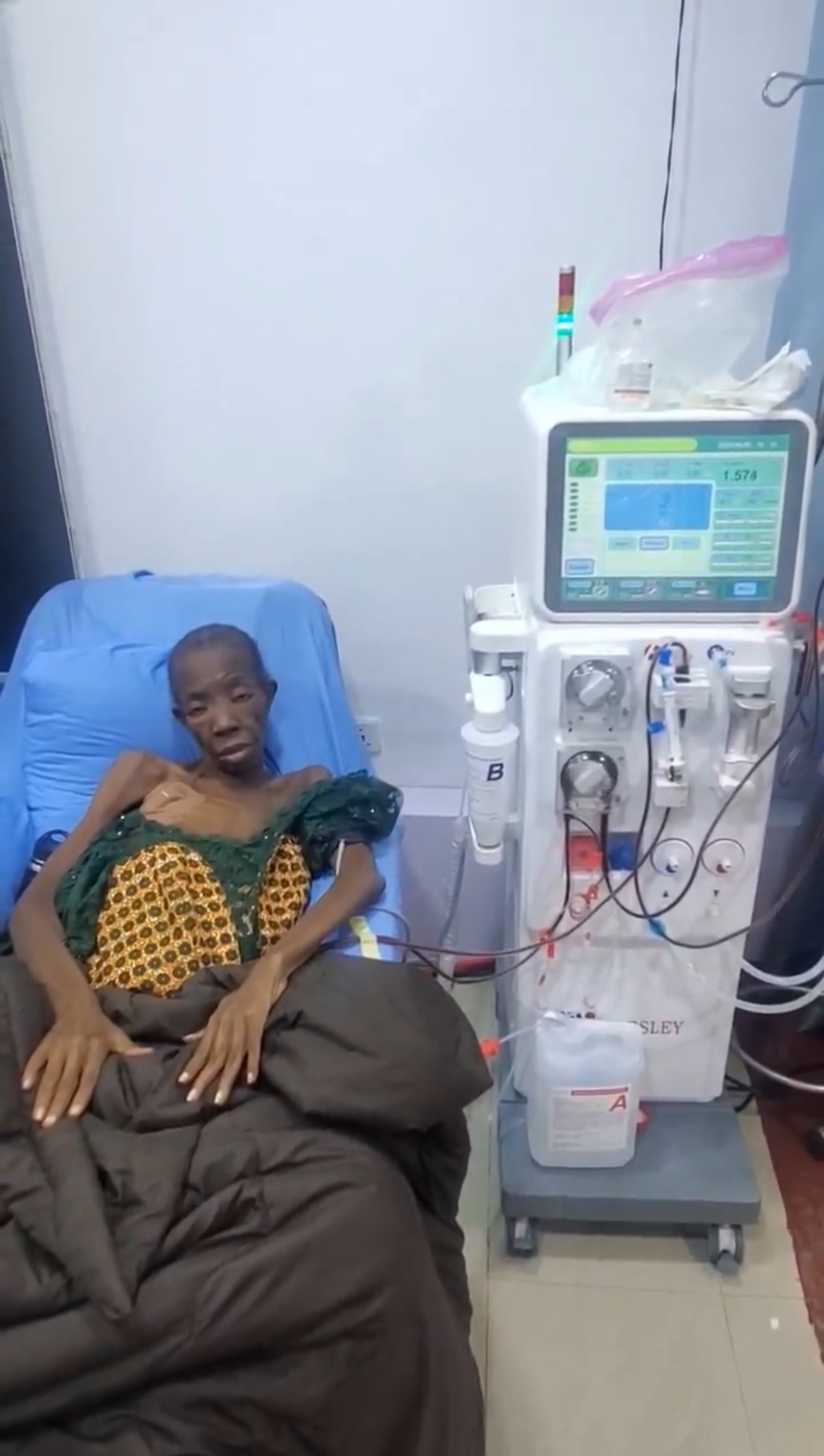 Help Save Yakubu Ronke (Iya Wale) campaign photo, 5 of 7