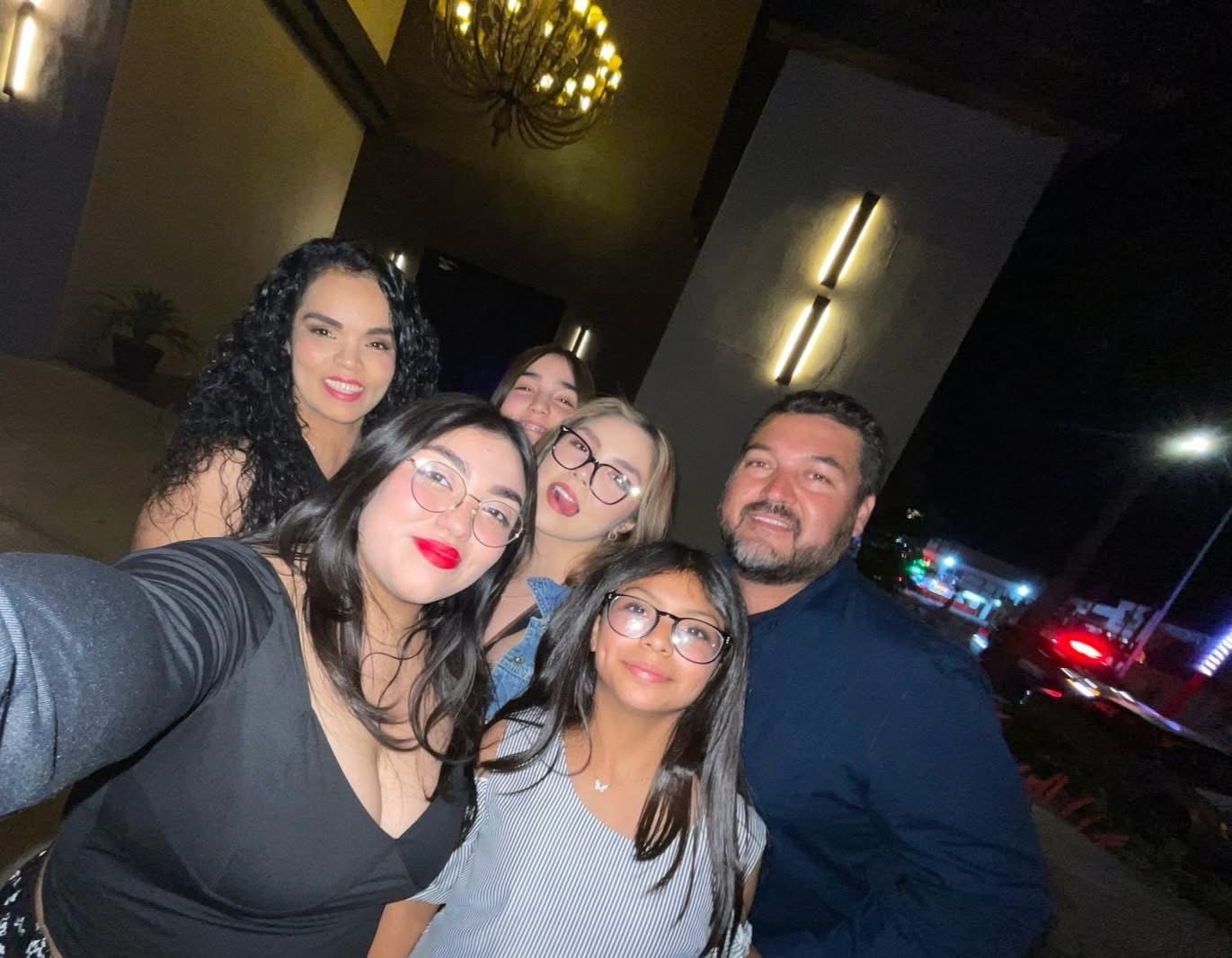 Help My Mom Get Urgent Surgery for Diana Cuen mi mami campaign photo, 5 of 6