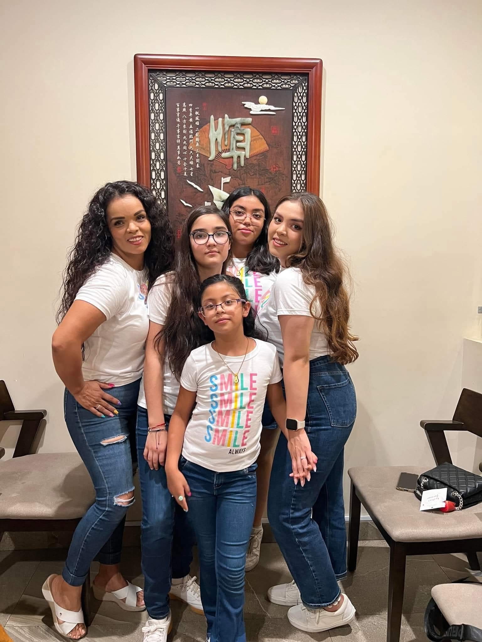 Help My Mom Get Urgent Surgery for Diana Cuen mi mami campaign photo, 2 of 6