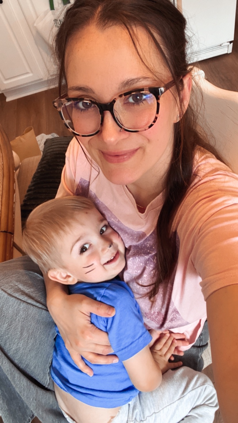 Help this single mama and her babies get on their feet. campaign photo, 2 of 6