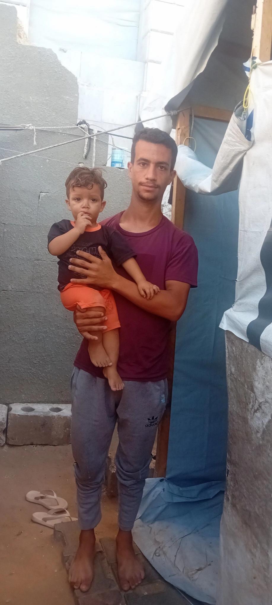 Moamen y su bebé intentan sobrevivir en Gaza campaign photo, 2 of 4