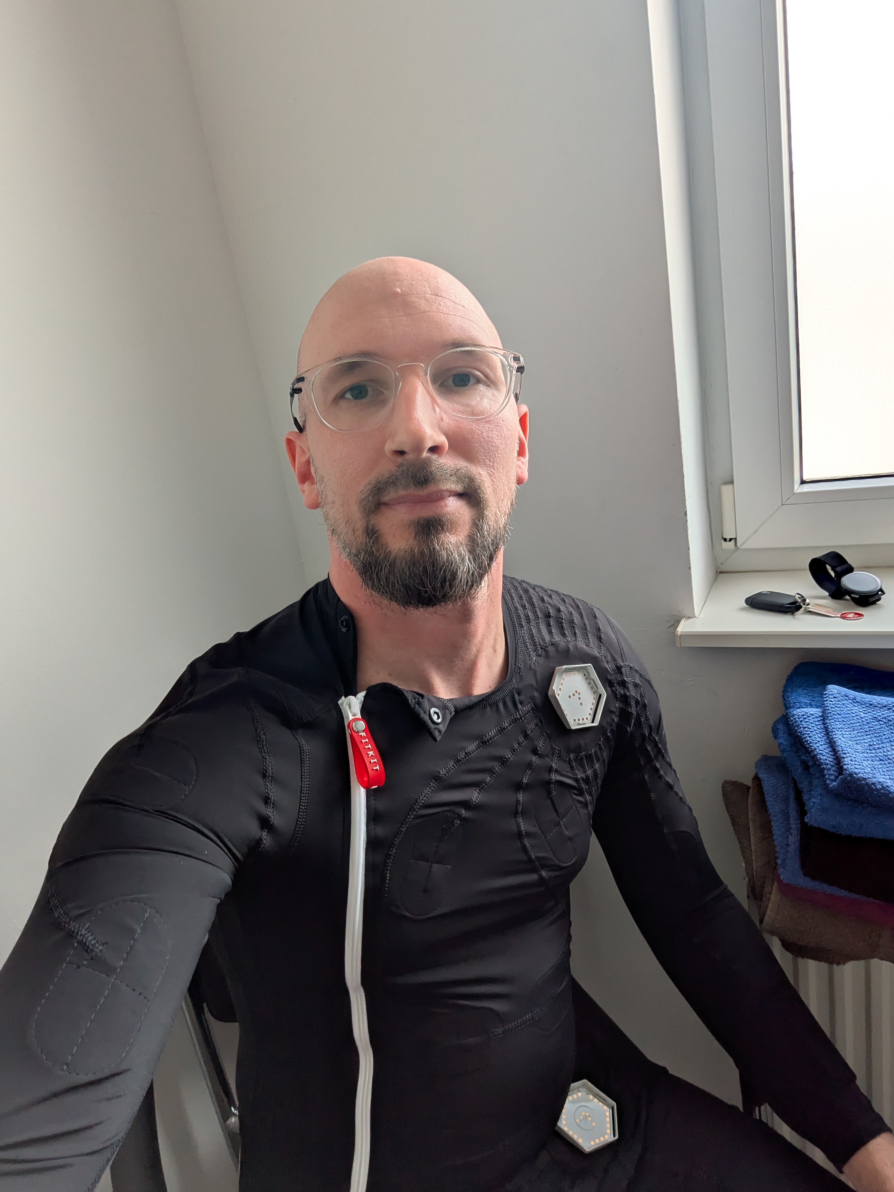Unterstützung für den Kauf eines Exopulse Suit. campaign photo, 4 of 8