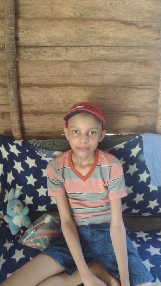 Yoanny (12 ans) continue de lutter contre le lymphome. campaign photo, 2 of 6