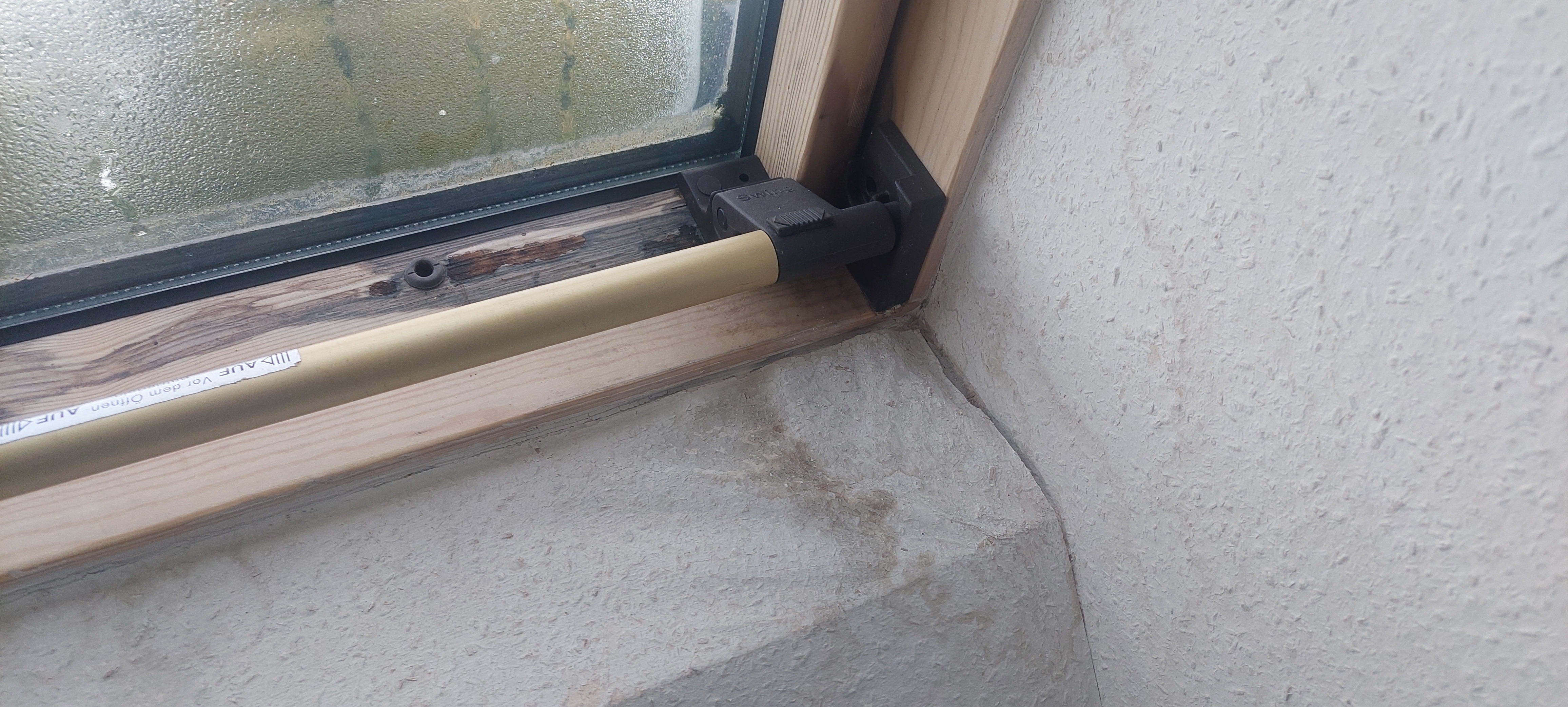 Rentneri, Krank, braucht dringend neue Dachfenster campaign photo, 2 of 6