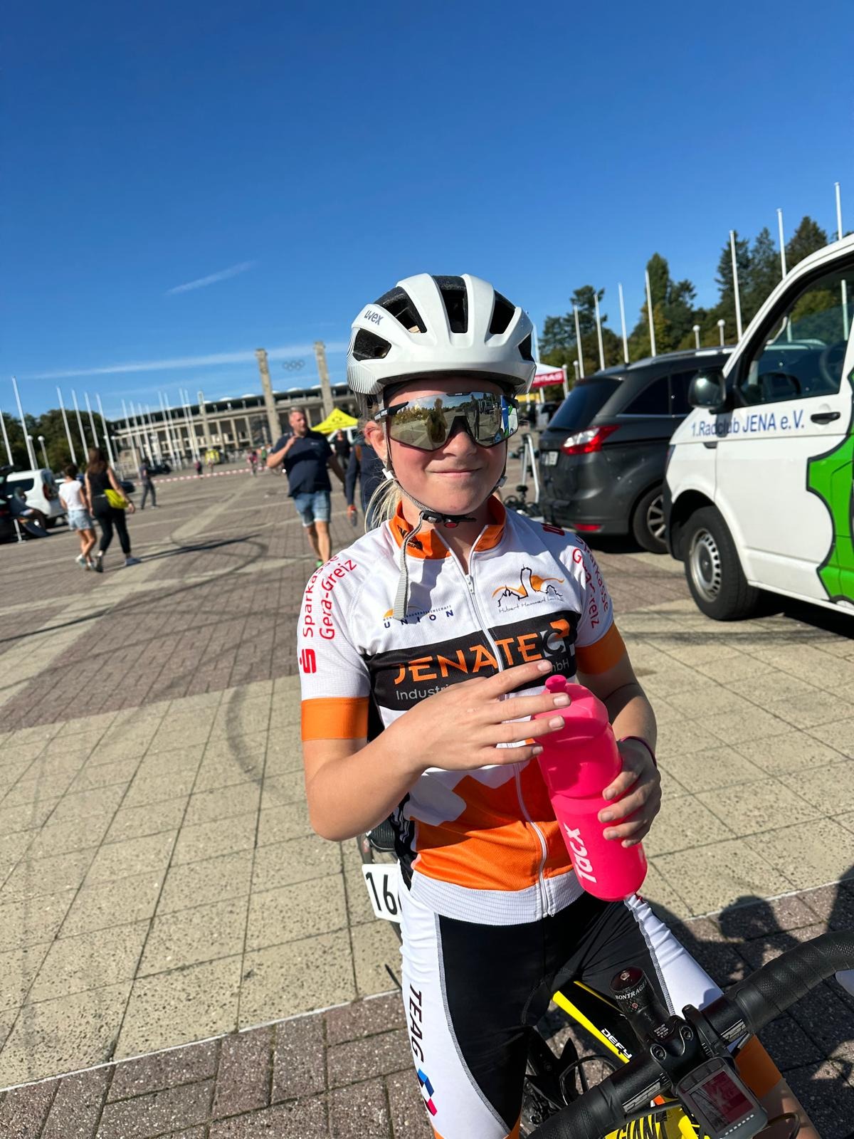 Unterstützt Lara auf ihrem Weg im Radsport campaign photo, 5 of 6