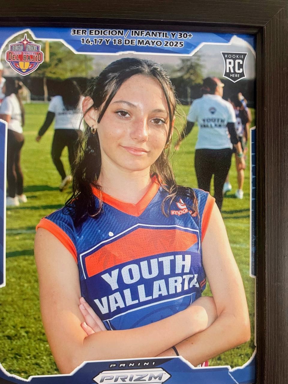 Dos jóvenes atletas rumbo al Nacional de Flag Football campaign photo, 7 of 8