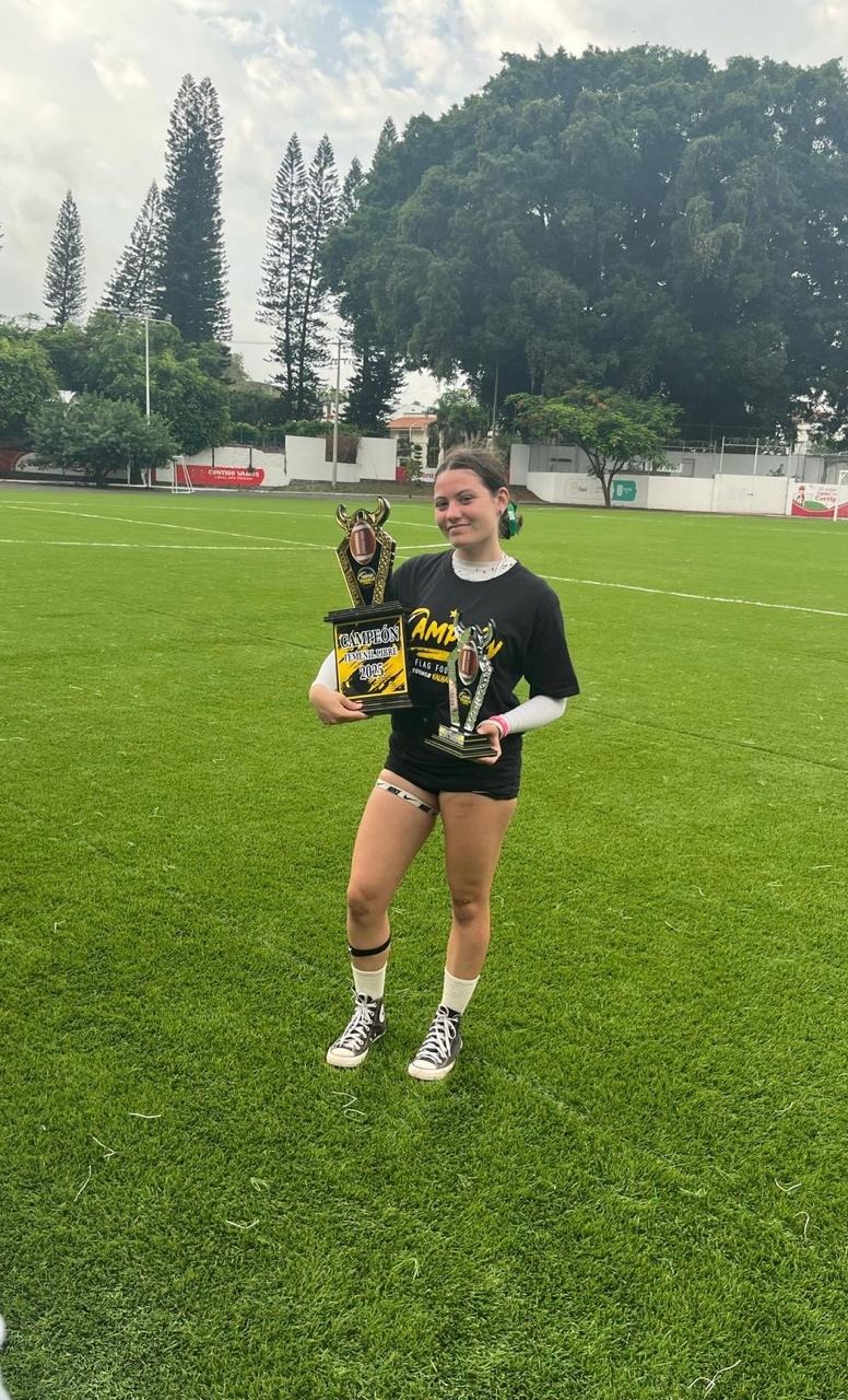 Dos jóvenes atletas rumbo al Nacional de Flag Football campaign photo, 6 of 8