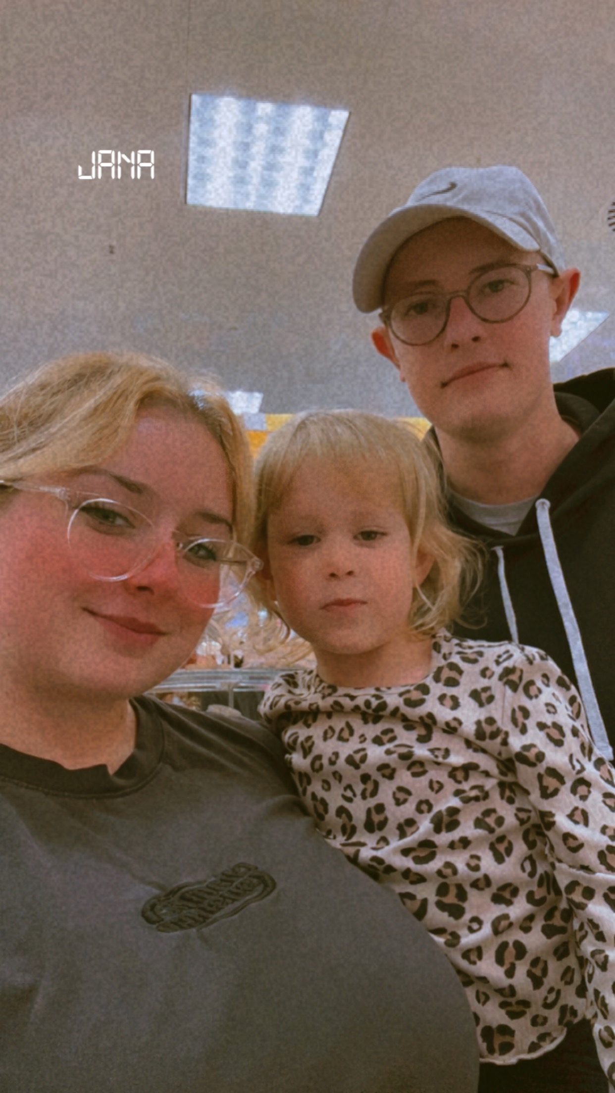 Junge Familie mit Schicksalschlag campaign photo, 4 of 5