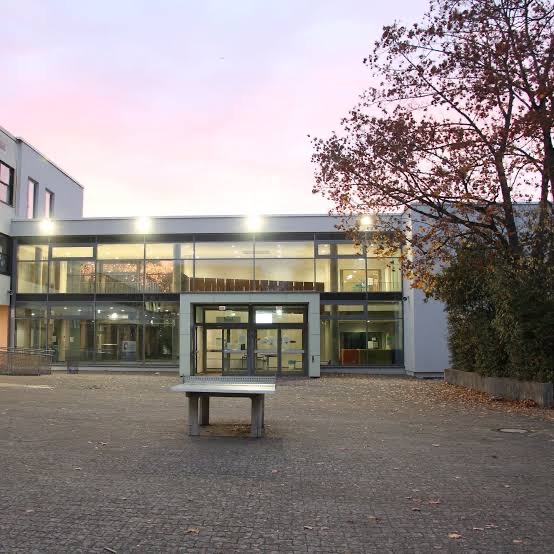 Abitur 2027 campaign photo, 2 of 4