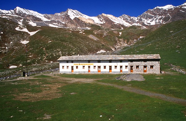 Rifugio Vittorio Sella, aiutateci dopo la valanga campaign photo, 2 of 5