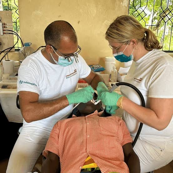 Tandarts hulp in Kenia campaign photo, 5 of 8