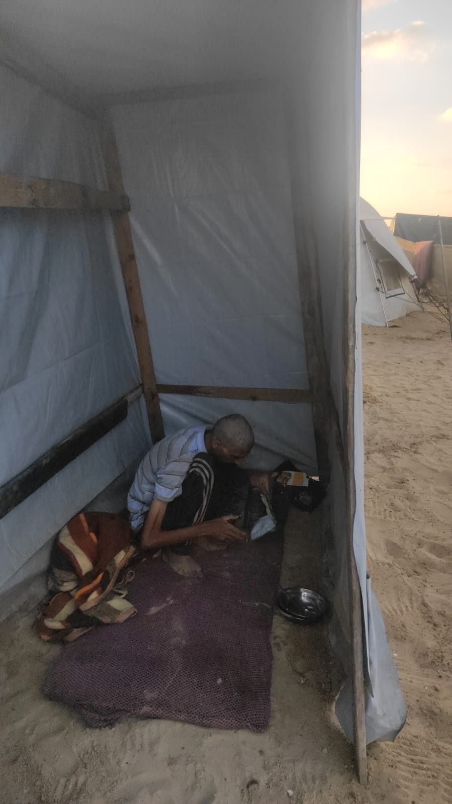 Help Faruok survive in Gaza and get medical evacuation campaign photo, 2 of 7