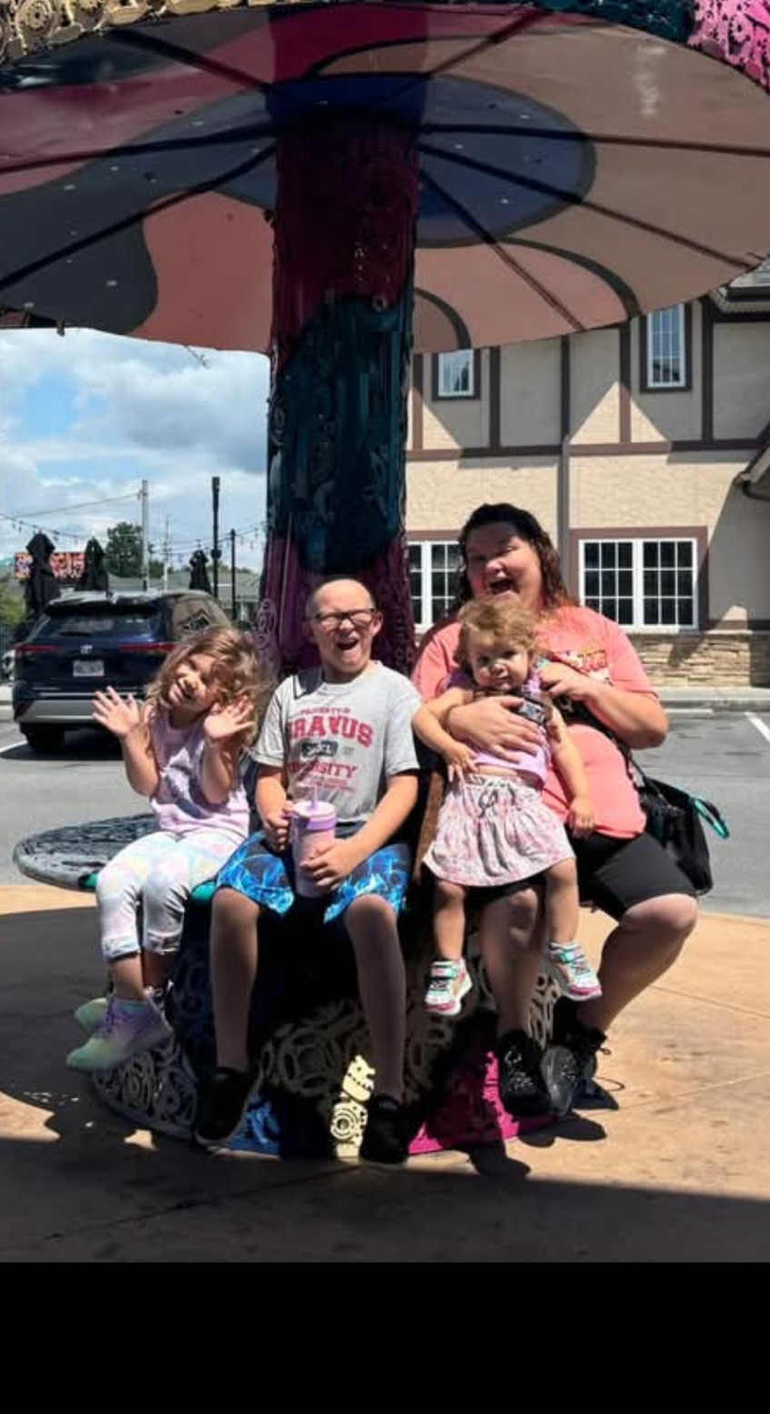 Help Jennifers family after losing everything in house fire campaign photo, 6 of 8