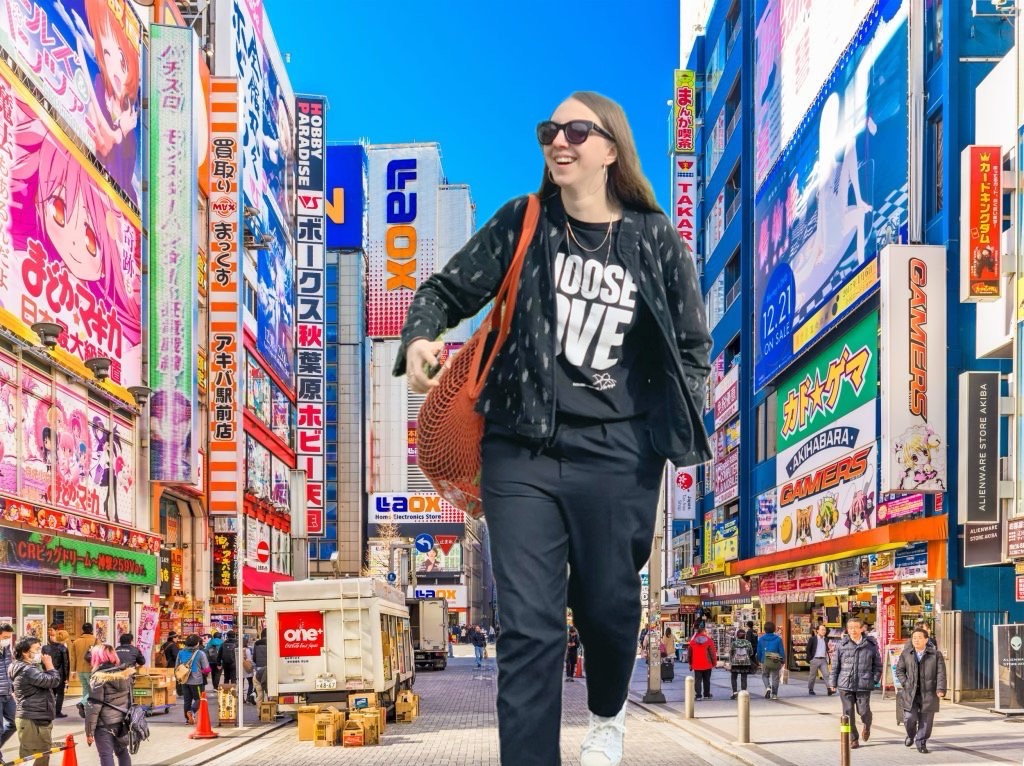 Get Chloe to Japan for her 30th campaign photo, 4 of 6