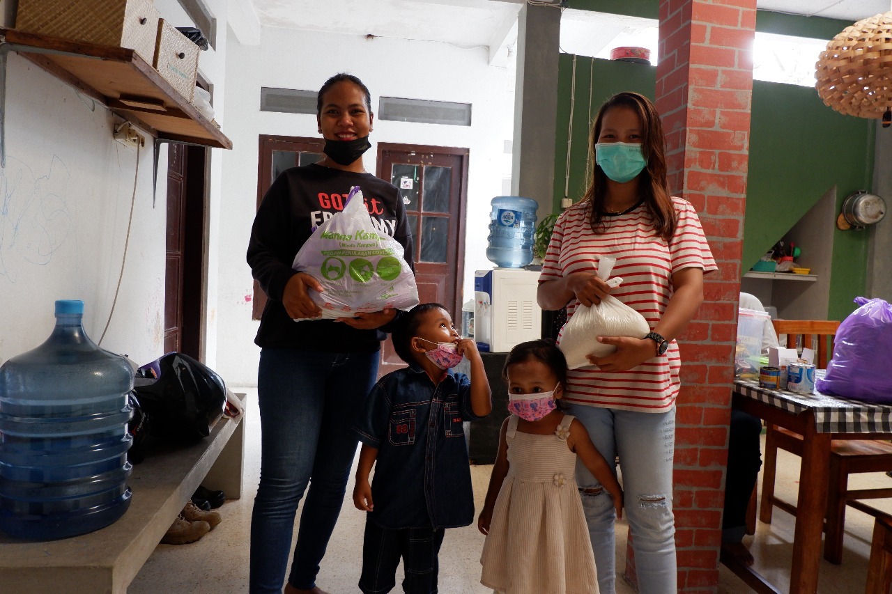 Empowering Indonesian single mothers in street situations campaign photo, 5 of 6