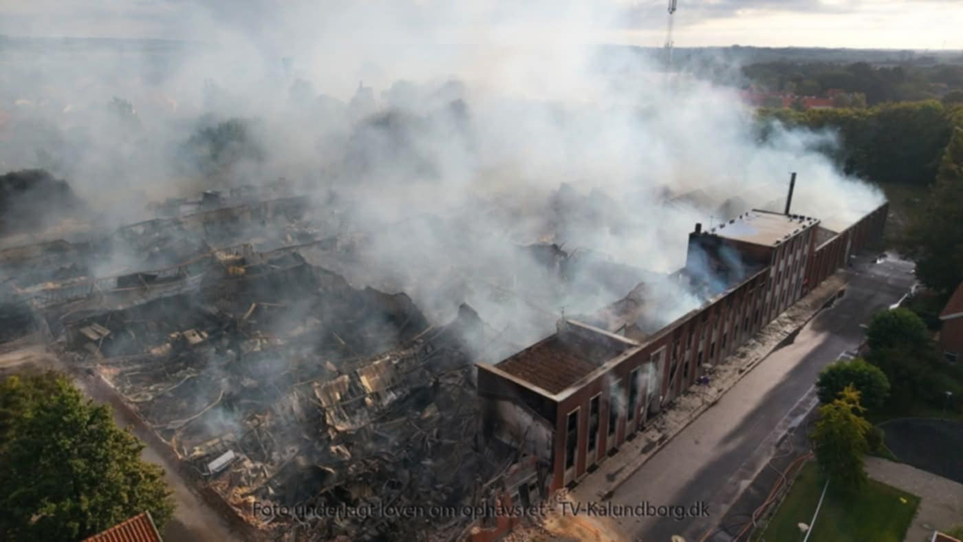 I lost all my things from the past 20 years in a fire campaign photo, 7 of 8