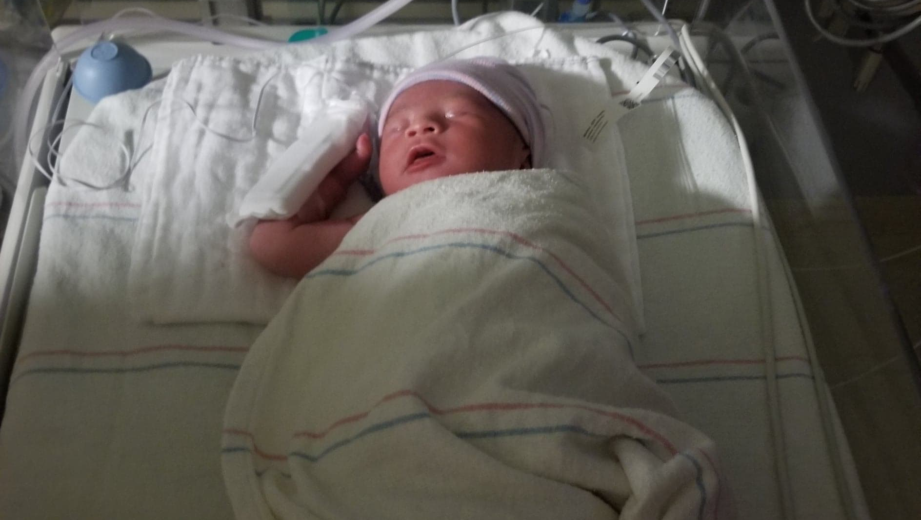 Ayuda para una mami sola con su bebé photo