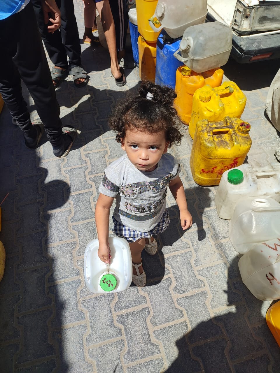 A fournir de l'eau potable a les enfants a Gaza campaign photo, 2 of 7