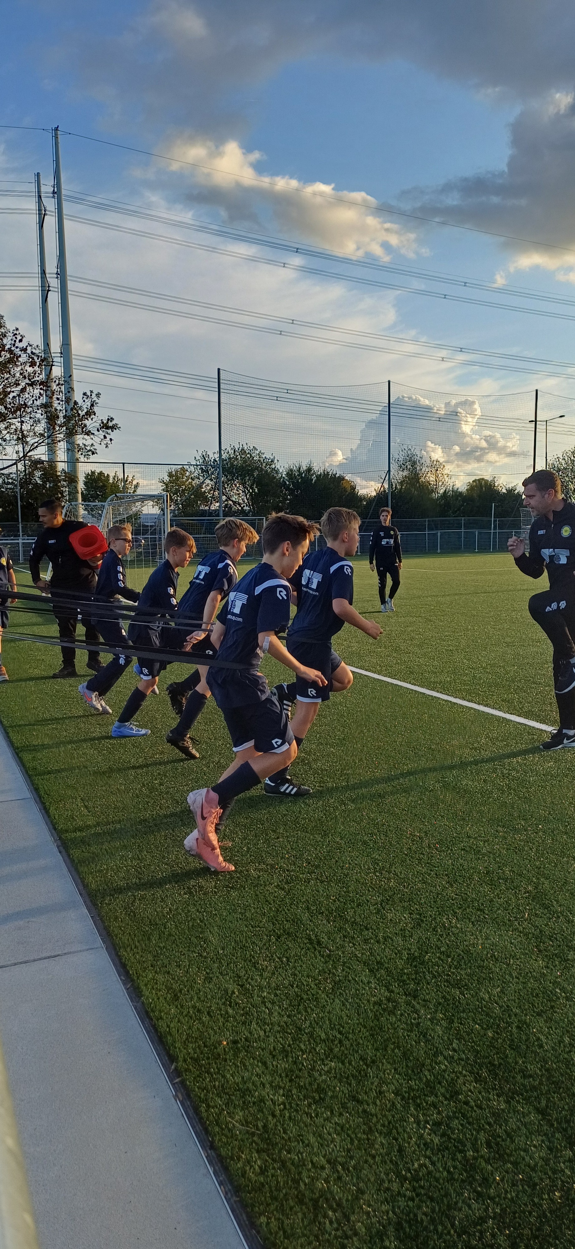 Help Ons Team Naar Het Internationale Voetbaltoernooi campaign photo, 5 of 6