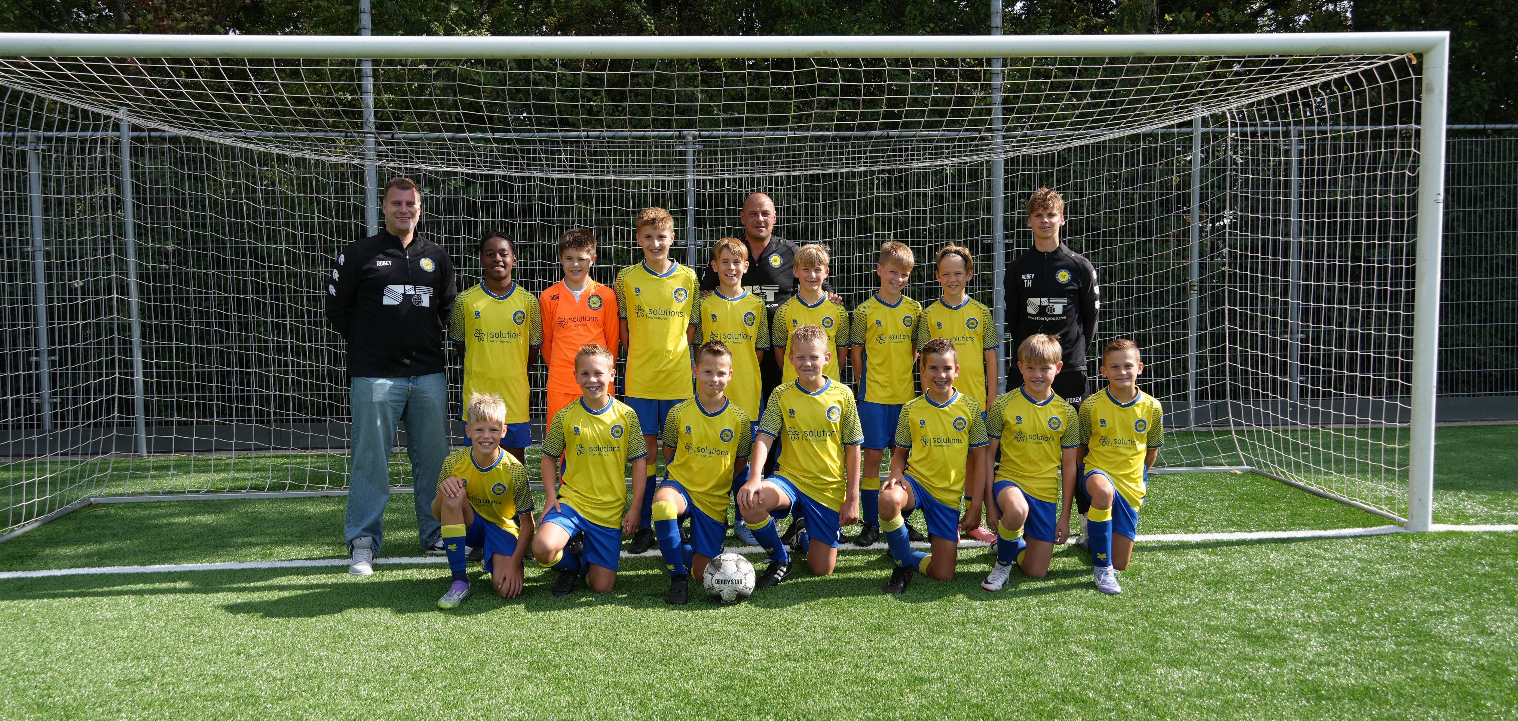 Help Ons Team Naar Het Internationale Voetbaltoernooi campaign photo, 4 of 6