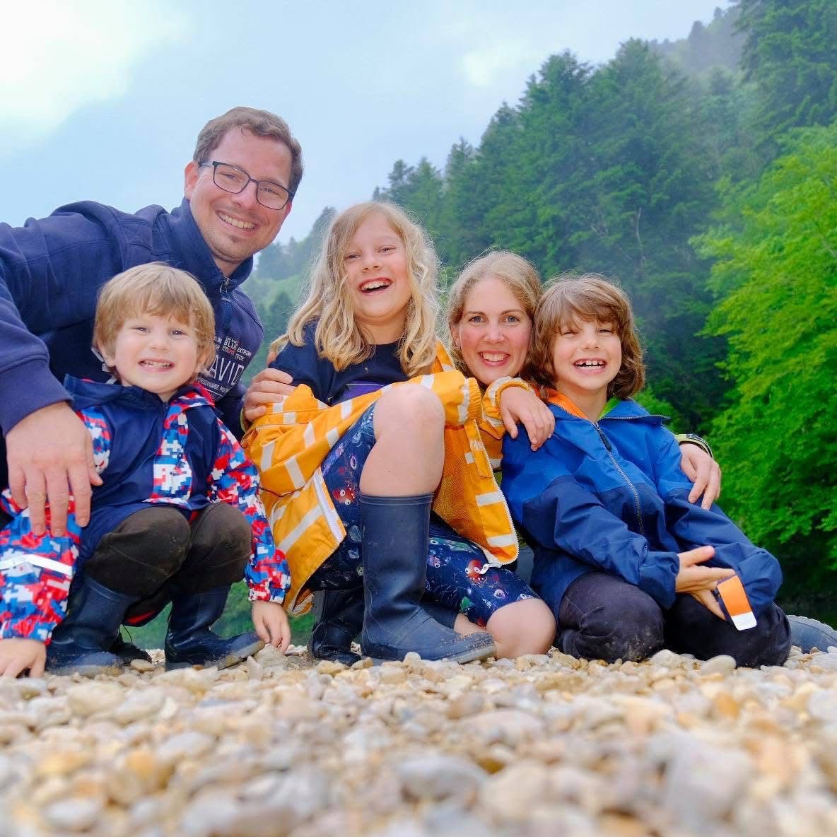 Gemeinsam durch den Sturm campaign photo, 2 of 8