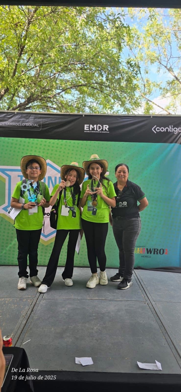 Representando a México en Singapur campaign photo, 5 of 8