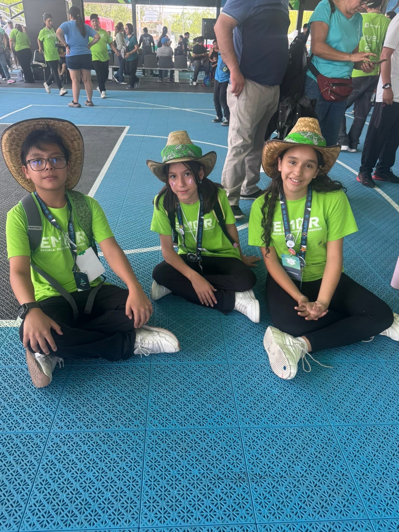 Representando a México en Singapur campaign photo, 6 of 8