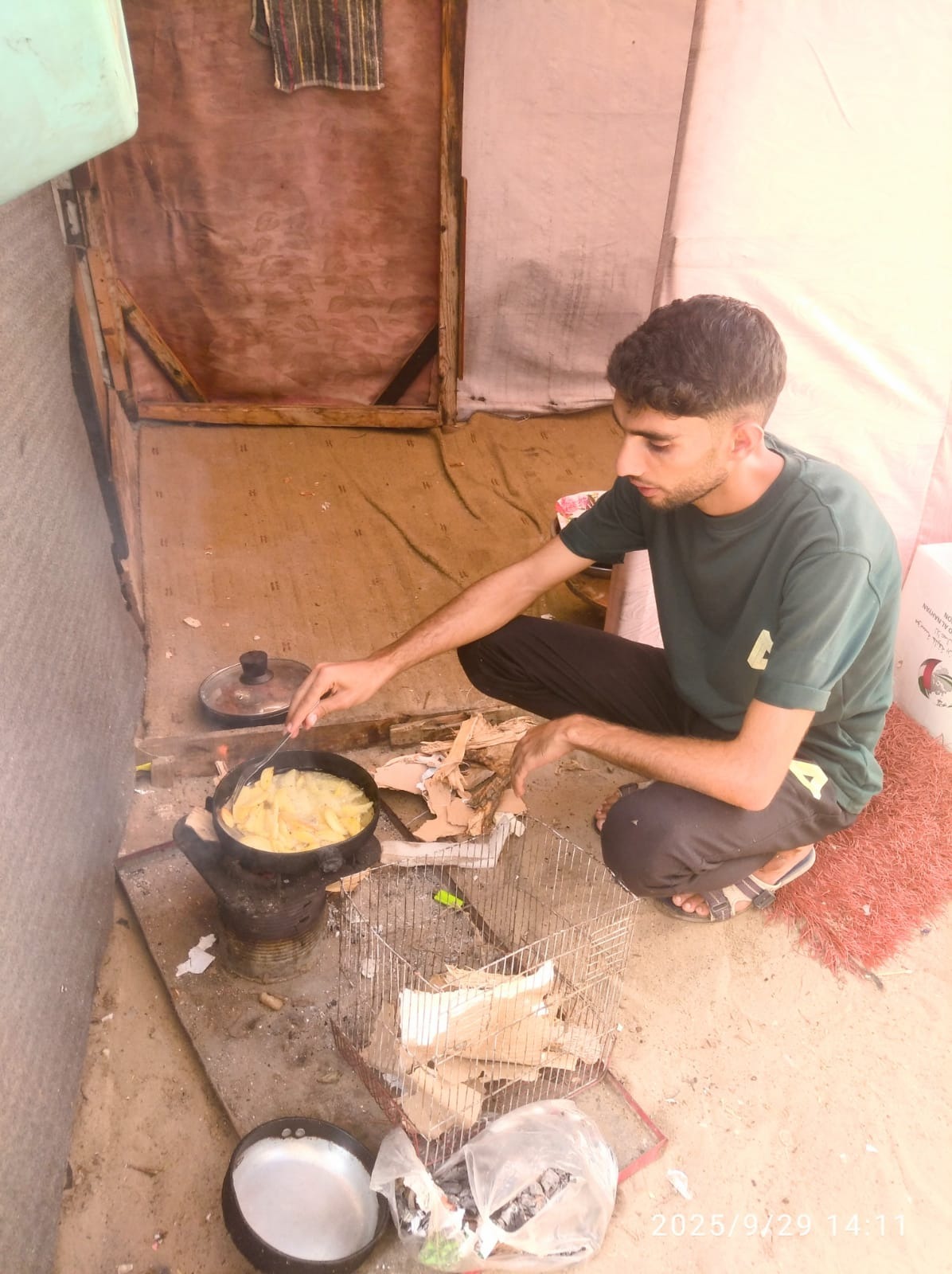 I am Salem from Gaza. I need your help to buy what I need. campaign photo, 6 of 7