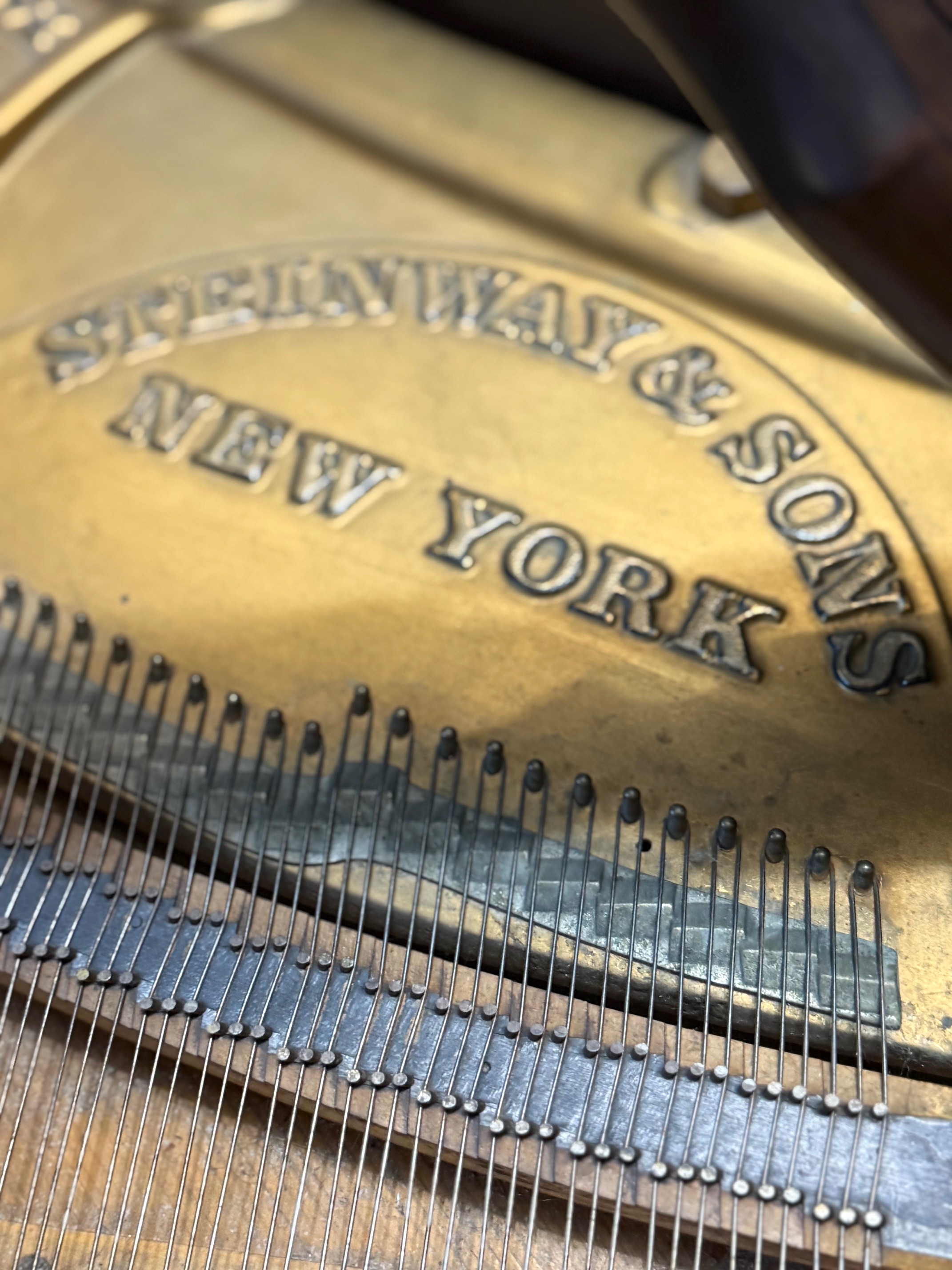 Let's rebuild Anne Moss's Steinway piano campaign photo, 5 of 7
