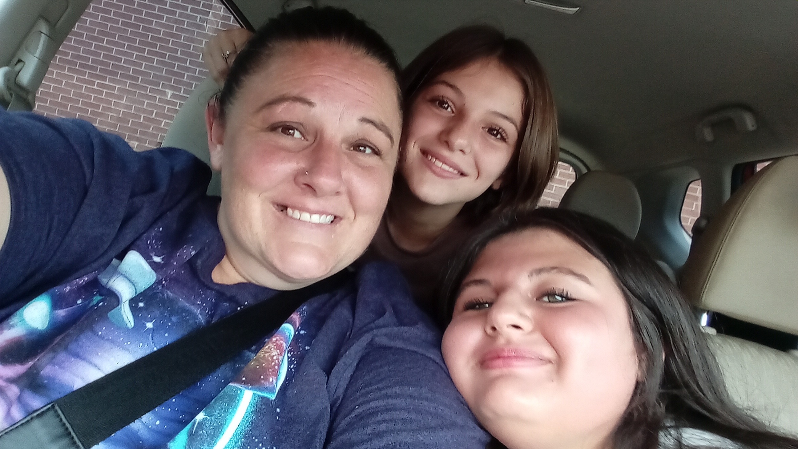Urgent Help for Lauri and Her Daughters campaign photo, 2 of 4