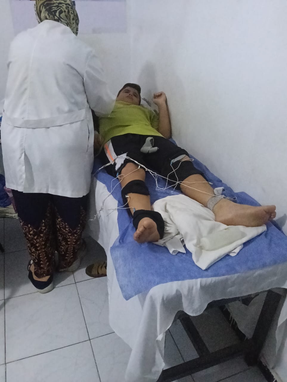 An urgent humanitarian appeal to those with compassionate an campaign photo, 5 of 6
