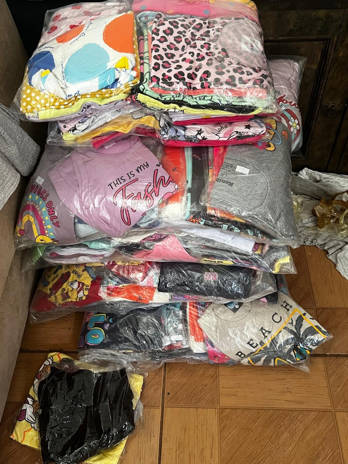 Help paying EXTRA LUGGAGES to bring Donations to Madagascar campaign photo, 2 of 7