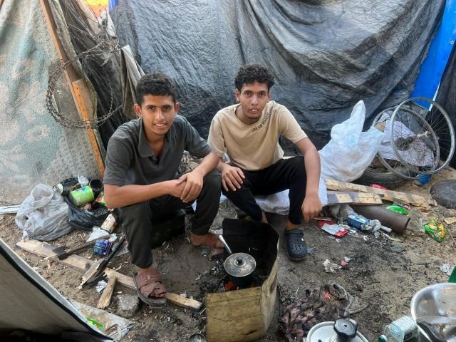Ahmed 18 years old from Gaza lost his father and need HELP! campaign photo, 4 of 8