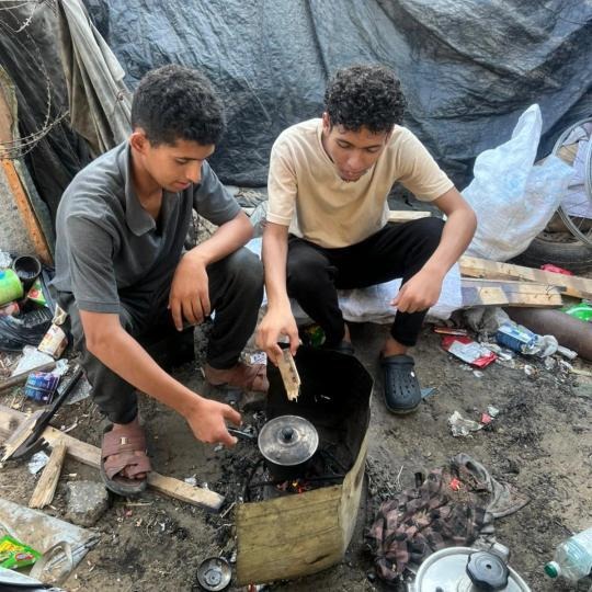 Ahmed 18 years old from Gaza lost his father and need HELP! campaign photo, 6 of 8