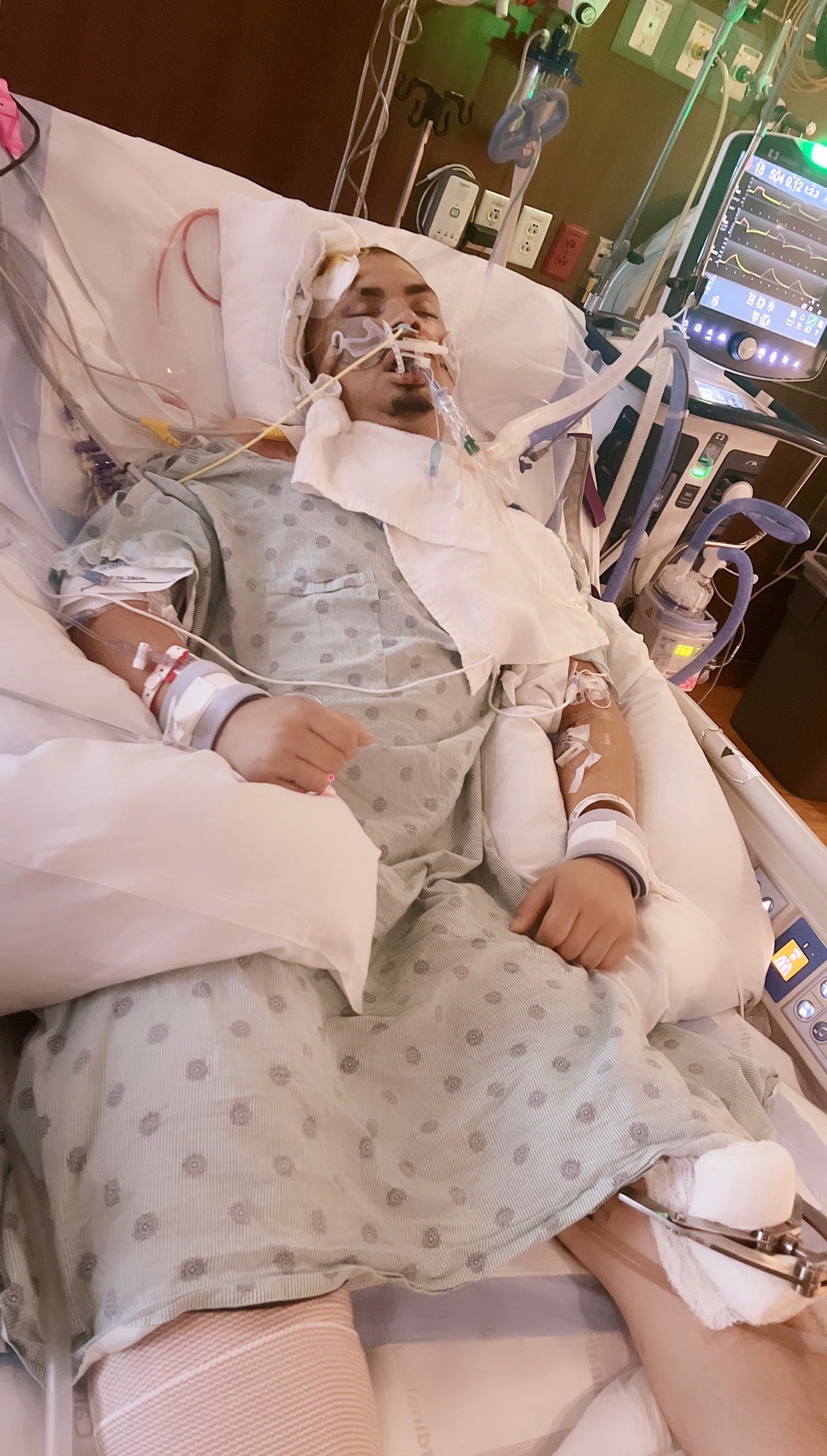 Please help with Allan’s Medical and Family expenses campaign photo, 6 of 7
