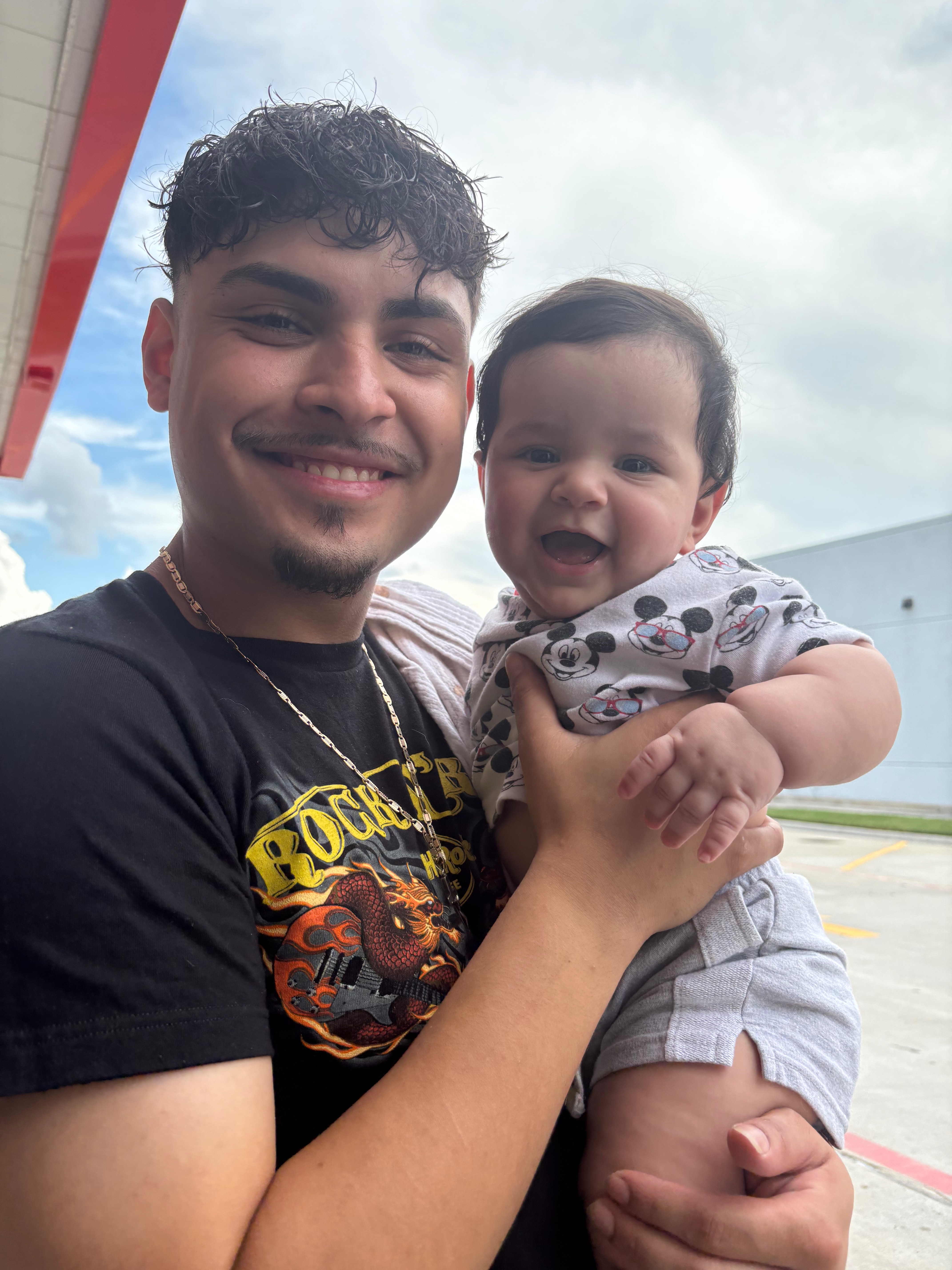 Please help with Allan’s Medical and Family expenses campaign photo, 2 of 7